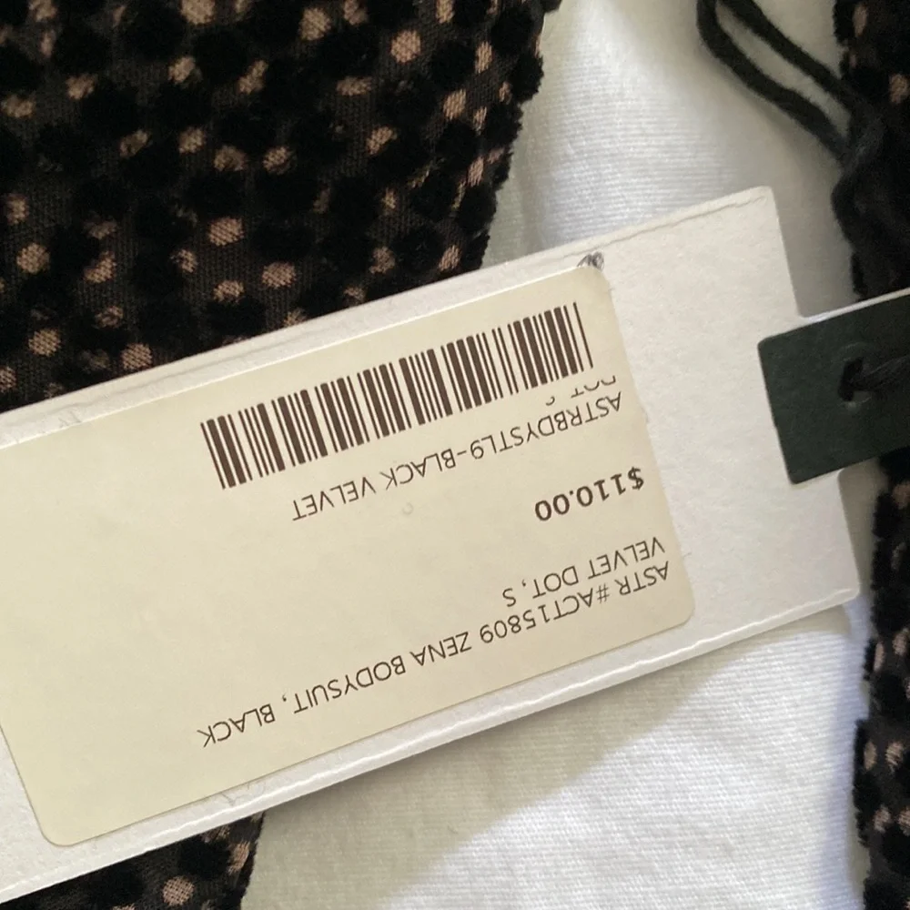 New w out tag ASTR velvet bodysuit size small - Picture 4 of 4